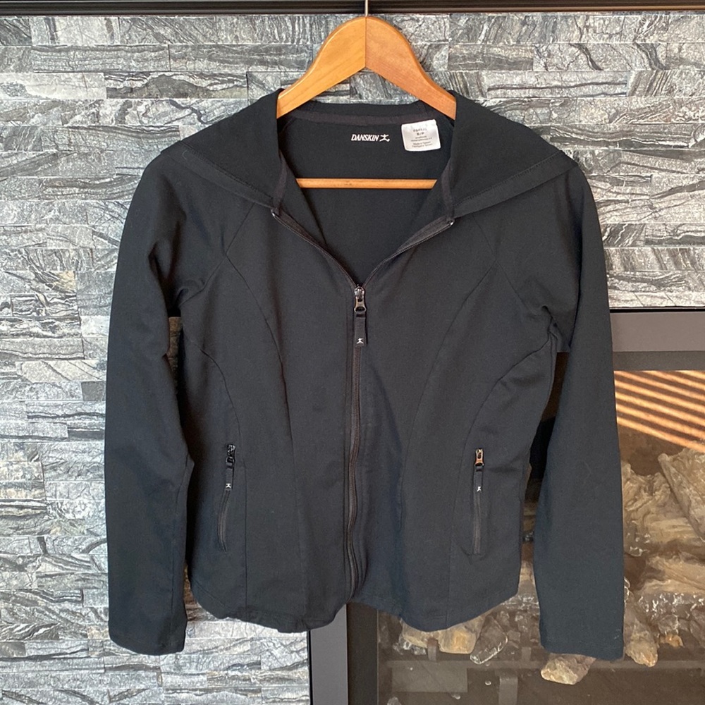 Danskin Lightweight Fitted Athletic Jacket, zippered pockets, Black